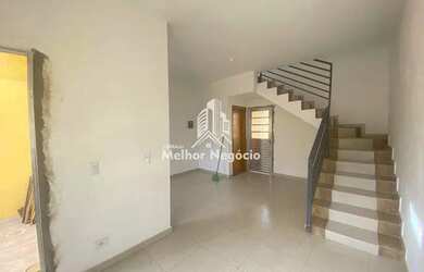 Imagem: A casa possui 2 Dormitórios, 2 Banheiros, 2 Vagas na garagem