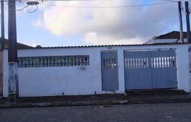 Imagem: A casa possui 1 Dormitório, 1 Banheiro, 5 Vagas na garagem