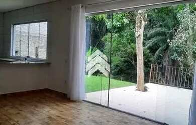 Imagem: A casa possui 2 Dormitórios, 2 Banheiros, 1 Vaga na garagem