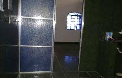 Imagem: A casa para alugar possui 3 Dormitórios, 1 Banheiro, 3 Vagas