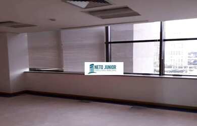 Imagem: O depósito possui 5 Vagas na garagem, 254m² de Área e está