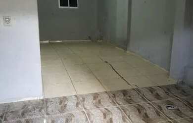 Imagem: A casa possui 2 Dormitórios, 2 Banheiros, 2 Vagas na garagem