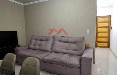 Imagem: A casa possui 2 Dormitórios, 1 Banheiro, 2 Vagas na garagem