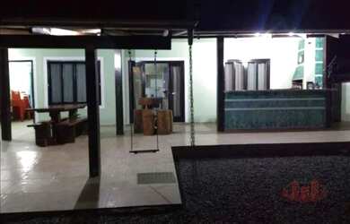 Imagem: A casa possui 2 Dormitórios, 2 Banheiros, 3 Vagas na garagem