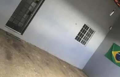 Imagem: A casa possui 2 Dormitórios, 1 Banheiro, 2 Vagas na garagem