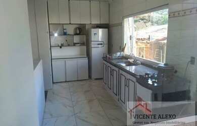 Imagem: A casa possui 3 Dormitórios, 3 Banheiros, 4 Vagas na garagem