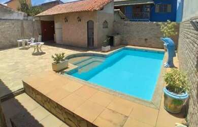 Imagem: A casa possui 4 Dormitórios, 4 Vagas na garagem e está localizado