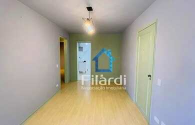 Imagem: O apartamento possui 2 Dormitórios, 1 Banheiro, 1 Vaga na garagem