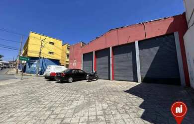 Imagem: O depósito à venda possui 5 Vagas na garagem e 864m² de Área