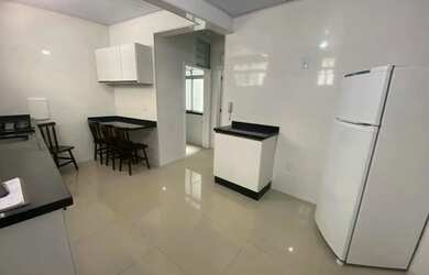 Imagem: O apartamento possui 1 Dormitório, 1 Banheiro, 1 Vaga na garagem