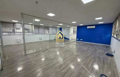 Imagem: O depósito possui 1 Vaga na garagem e 163m² de Área e está