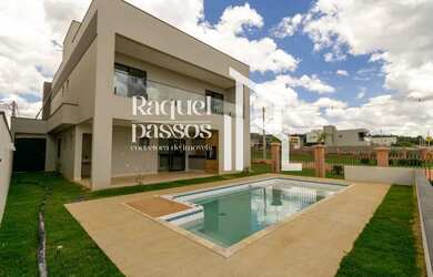 Imagem: A casa em condomínio possui 4 Dormitórios, 5 Banheiros, 2