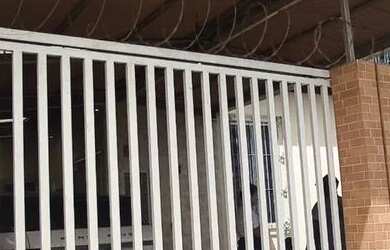 Imagem: A casa possui 1 Dormitório, 1 Banheiro, 1 Vaga na garagem