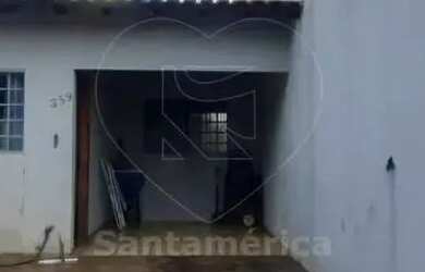 Imagem: A casa possui 3 Dormitórios, 1 Banheiro, 1 Vaga na garagem