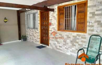 Imagem: A casa possui 2 Dormitórios, 1 Banheiro, 2 Vagas na garagem