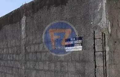 Imagem: O terreno possui 800m² de Área e está localizado em Cais