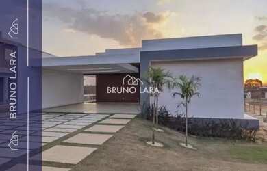 Imagem: A casa em condomínio possui 4 Dormitórios, 4 Banheiros, 4