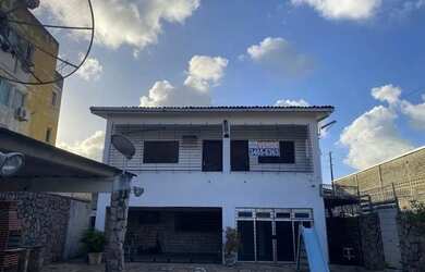 Imagem: A casa possui 4 Dormitórios, 4 Banheiros, 3 Vagas na garagem