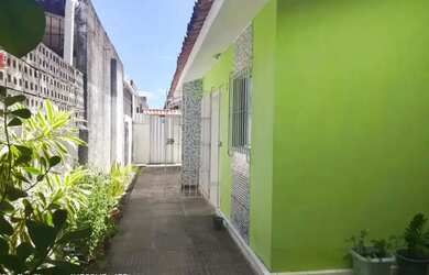 Imagem: O apartamento possui 3 Dormitórios, 1 Banheiro, 1 Vaga na garagem