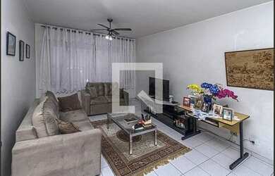 Imagem: A casa possui 4 Dormitórios, 3 Banheiros, 2 Vagas na garagem