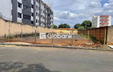 Imagem: O terreno possui 900m² de Área e está localizado em Augusta