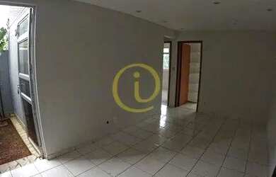 Imagem: O apartamento possui 3 Dormitórios, 1 Banheiro, 1 Vaga na garagem