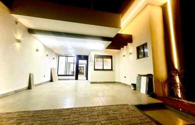 Imagem: A casa possui 4 Dormitórios, 4 Banheiros, 3 Vagas na garagem