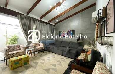 Imagem: A casa possui 4 Dormitórios, 1 Banheiro, 2 Vagas na garagem