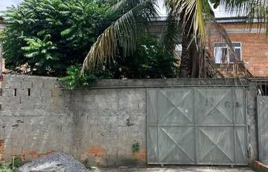 Imagem: A casa possui 1 Dormitório, 2 Banheiros, 1 Vaga na garagem