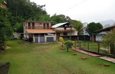 Imagem: A casa à venda possui 4 Dormitórios, 4 Banheiros, 1 Vaga na