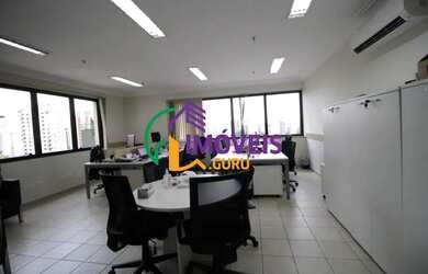 Imagem: O depósito possui 4 Vagas na garagem, 194m² de Área e está