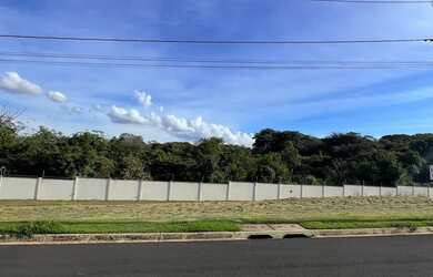 Imagem: O terreno possui 328m² de Área e está localizado em Monte