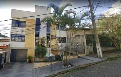 Imagem: O apartamento possui 3 Dormitórios, 1 Banheiro, 2 Vagas na