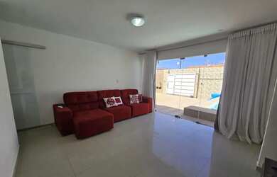 Imagem: A casa possui 3 Dormitórios, 3 Banheiros, 5 Vagas na garagem