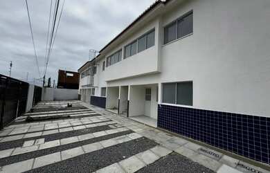 Imagem: A casa possui 2 Dormitórios, 1 Banheiro, 1 Vaga na garagem