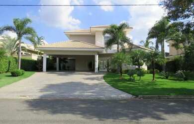 Imagem: A casa em condomínio possui 4 Dormitórios, 5 Banheiros, 3