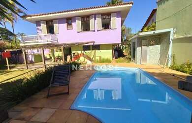 Imagem: A casa possui 5 Dormitórios, 4 Banheiros, 4 Vagas na garagem