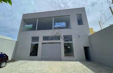 Imagem: O depósito possui 4 Vagas na garagem, 330m² de Área e está