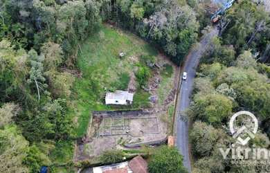 Imagem: O terreno possui 2232m² de Área e está localizado em Vale