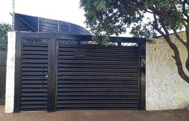 Imagem: A casa possui 4 Dormitórios, 4 Banheiros, 2 Vagas na garagem