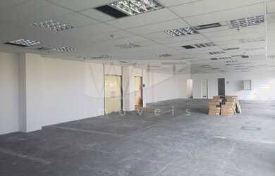 Imagem: O depósito possui 5 Vagas na garagem, 248m² de Área e está