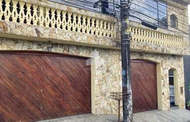 Imagem: A casa possui 3 Dormitórios, 1 Banheiro, 3 Vagas na garagem