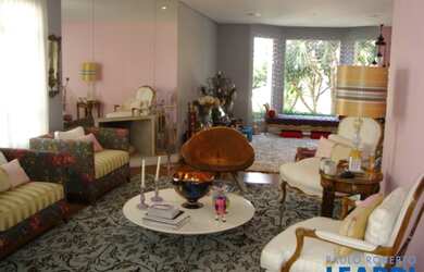 Imagem: A casa em condomínio possui 4 Dormitórios, 5 Banheiros, 4