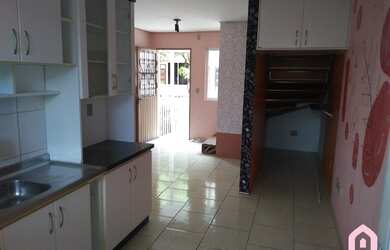 Imagem: A casa possui 2 Dormitórios, 1 Banheiro, 1 Vaga na garagem