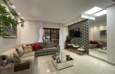 Imagem: A casa possui 3 Dormitórios, 3 Banheiros, 3 Vagas na garagem