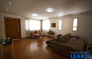 Imagem: A casa em condomínio possui 3 Dormitórios, 5 Banheiros, 4