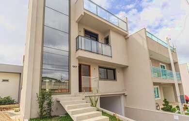 Imagem: A casa em condomínio possui 3 Dormitórios, 3 Banheiros, 4