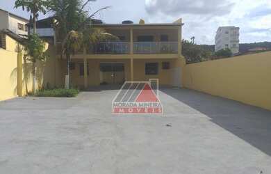 Imagem: A casa possui 3 Dormitórios, 3 Banheiros, 5 Vagas na garagem