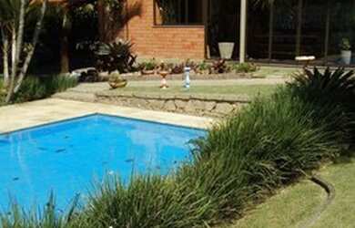 Imagem: A casa em condomínio possui 4 Dormitórios, 5 Banheiros, 3