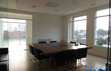 Imagem: O depósito possui 5 Vagas na garagem, 630m² de Área e está